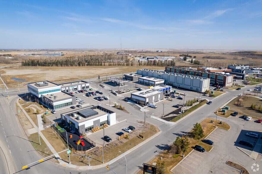 4 Royal Vista Way NW, Calgary, AB à vendre - Aérien - Image 3 de 7