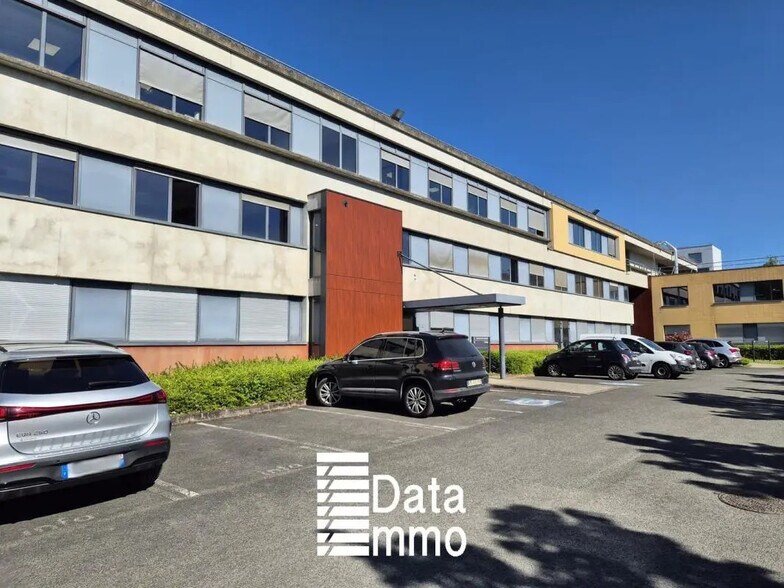 Bureau dans Champs-sur-Marne à louer - Photo du bâtiment - Image 3 de 5