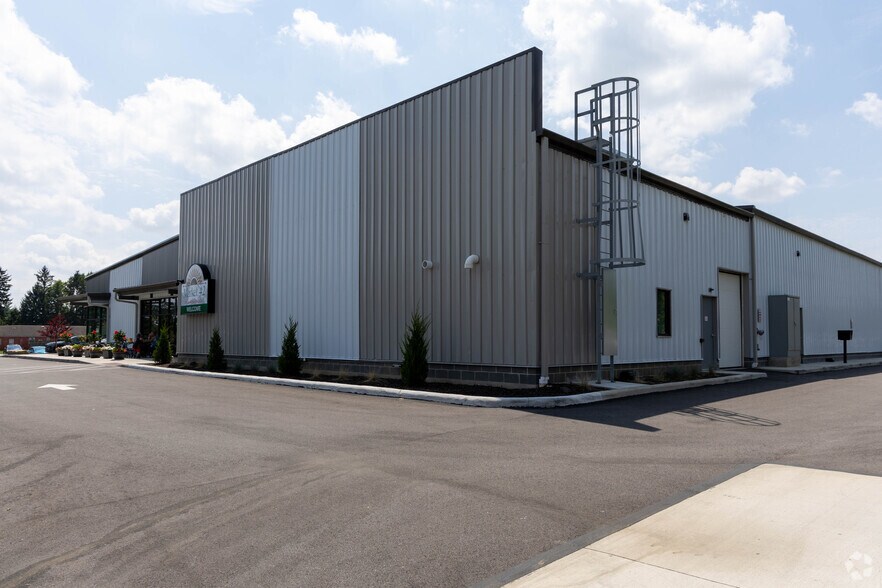 2075 Pearl Rd, Brunswick, OH à louer - Photo du bâtiment - Image 3 de 5