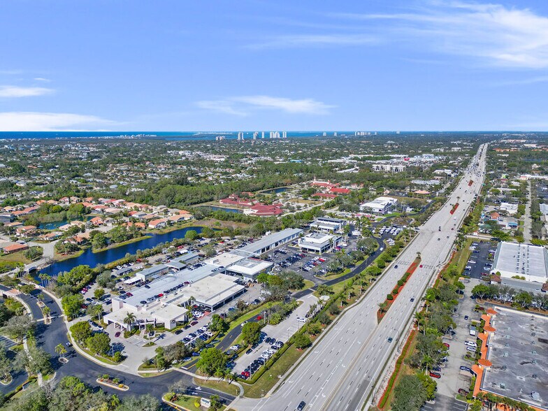 28450 Tamiami Trl S, Bonita Springs, FL à vendre - Photo du bâtiment - Image 3 de 6