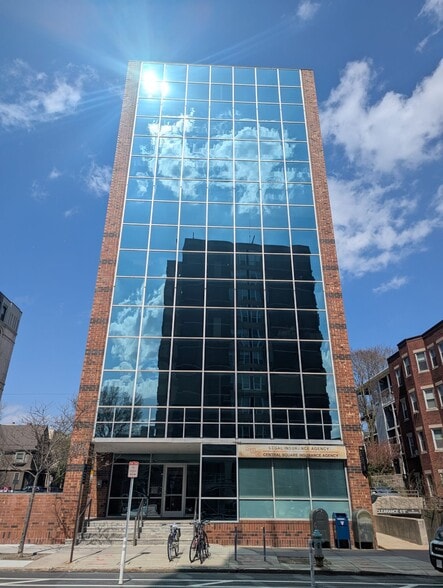 875 Massachusetts Ave, Cambridge, MA à louer - Photo du bâtiment - Image 2 de 16