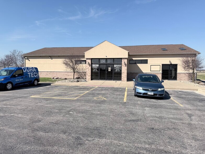 150 N Prairie View Dr, Manteno, IL à vendre - Photo du bâtiment - Image 2 de 25