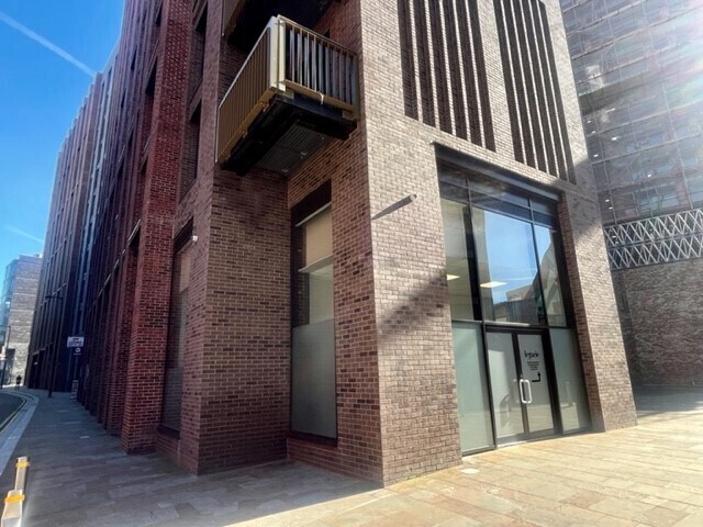 9 David Lewis St, Liverpool à louer - Photo du bâtiment - Image 2 de 3