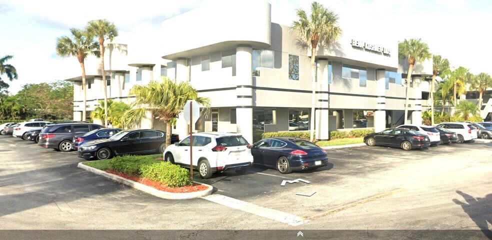 10011-10031 Pines Blvd, Pembroke Pines, FL for lease - Building Photo - Image 2 of 13