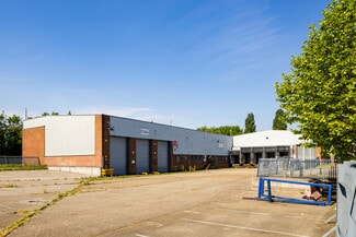 Plus de détails pour Field Way, Greenford - Industriel à louer