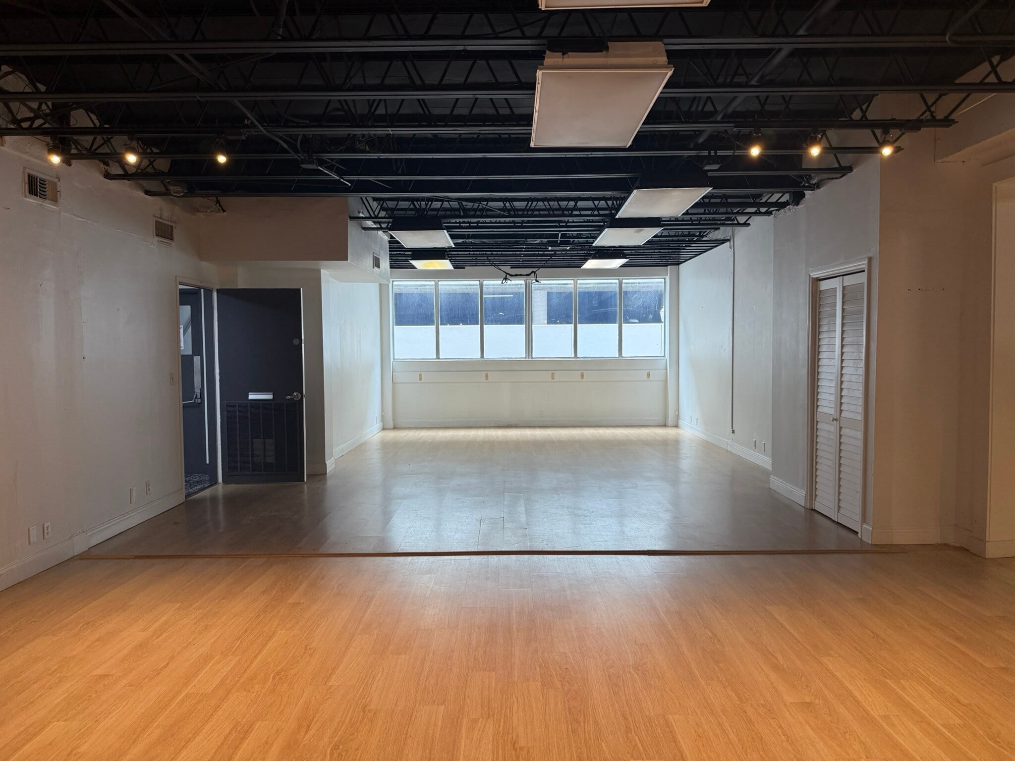 299 Alhambra Cir, Coral Gables, FL for lease Building Photo- Image 1 of 3