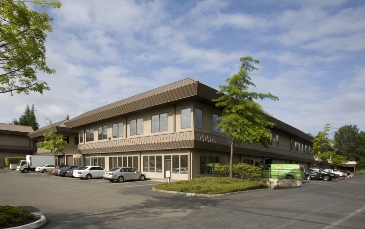 1215 120th Ave NE, Bellevue, WA à louer - Photo du bâtiment - Image 2 de 7