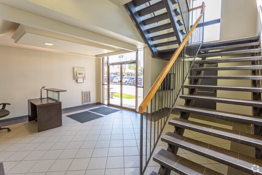 805 Manning Rd NE, Calgary, AB for lease - Lobby - Image 2 of 8