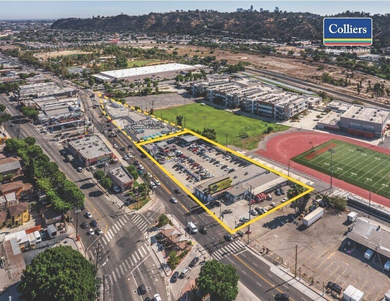 2216-2242 N San Fernando Rd, Los Angeles, CA à vendre - Photo du bâtiment - Image 2 de 6
