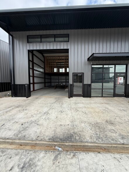 451 Farrell Rd, Dripping Springs, TX for lease - Building Photo - Image 3 of 16