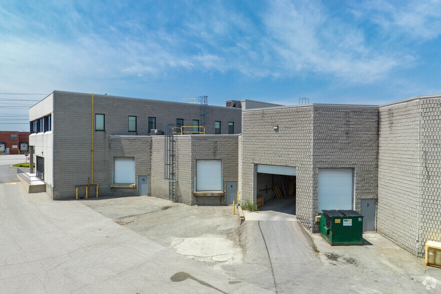 6625 Tomken Rd, Mississauga, ON for lease - Building Photo - Image 3 of 12