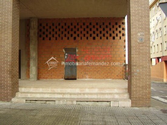 Commerce de détail dans Cáceres, Cáceres à vendre - Photo du bâtiment - Image 1 de 5