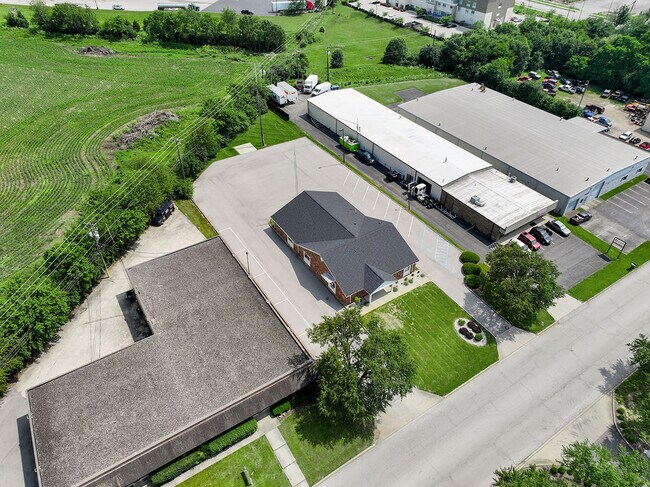 Plus de détails pour 250 Crossfield Dr, Versailles, KY - Industriel à louer