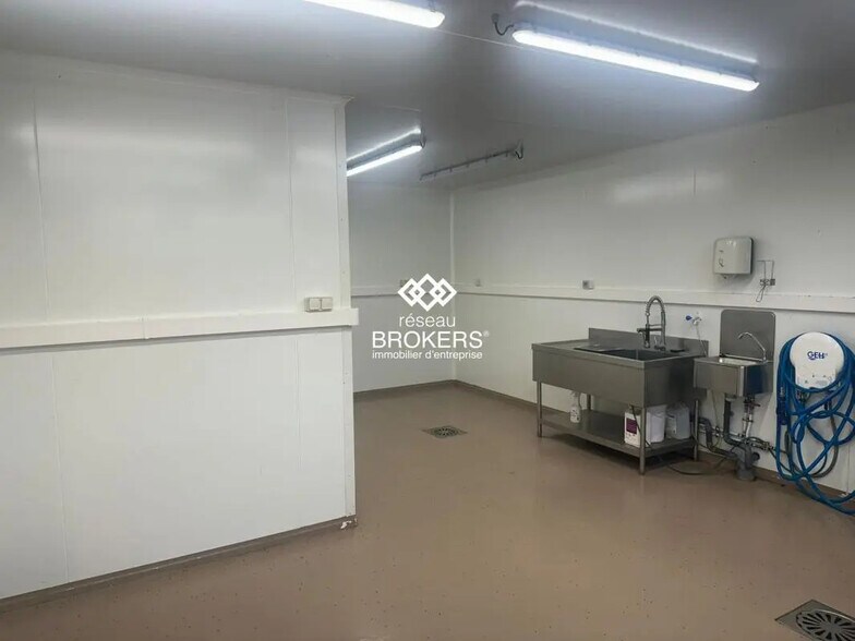 Industriel dans Ennery à louer - Photo intérieure - Image 2 de 3