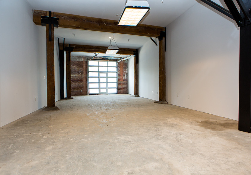 2079 E 15th St, Los Angeles, CA for lease - Interior Photo - Image 3 of 52