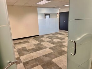 945-951 Hornet Dr, Hazelwood, MO à louer Photo intérieure- Image 2 de 15