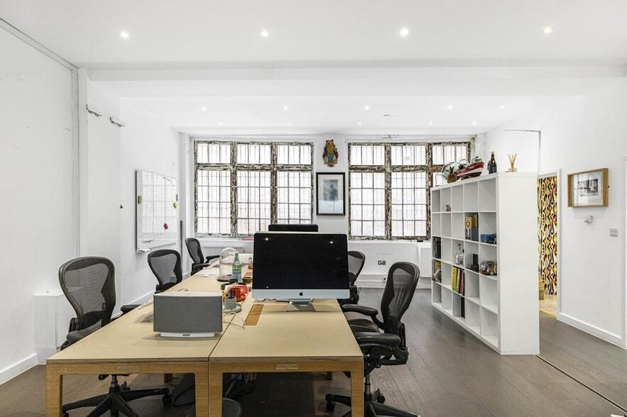 2 Hoxton St, London for lease - Building Photo - Image 3 of 18