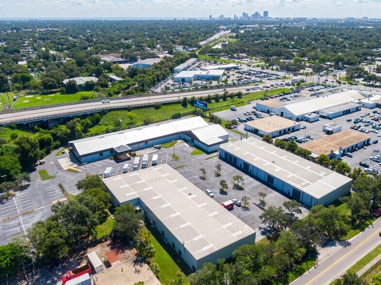 4033 35th St N, Saint Petersburg, FL à vendre - Photo du bâtiment - Image 3 de 6
