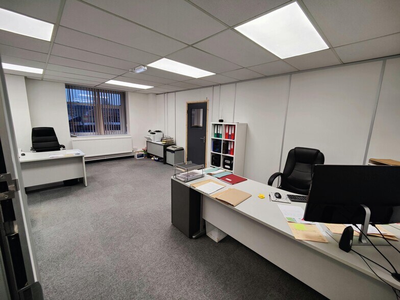 Churchill Way, Macclesfield for lease - Interior Photo - Image 2 of 10