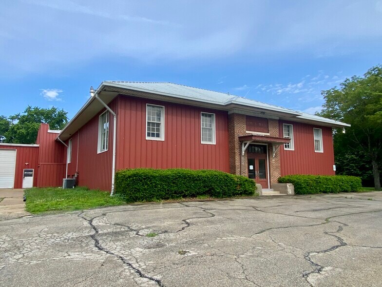 205 S Main St, Seymour, IL à louer - Photo du bâtiment - Image 2 de 14
