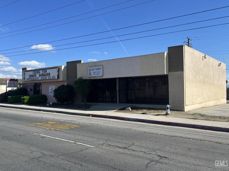 1207 Columbus St, Bakersfield, CA à vendre - Photo du bâtiment - Image 2 de 8