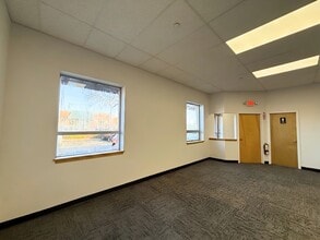 95 Hoffman Ln, Islandia, NY for lease Interior Photo- Image 2 of 3