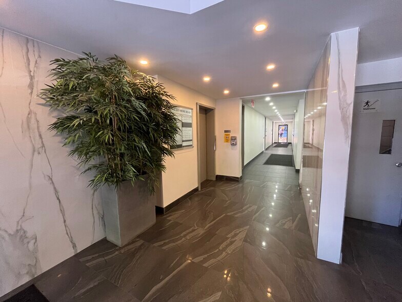 333 E Shore Rd, Manhasset, NY à louer - Photo intérieure - Image 3 de 4