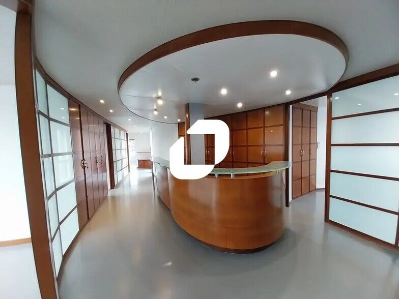 Bureau dans Montigny-le-Bretonneux à louer - Photo intérieure - Image 3 de 15