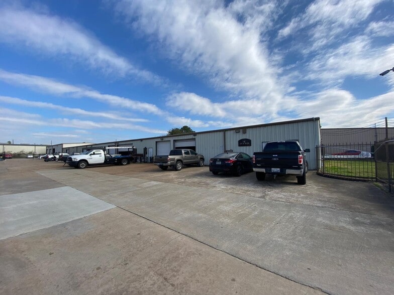 7012 Belgold St, Houston, TX à louer - Photo du bâtiment - Image 1 de 37