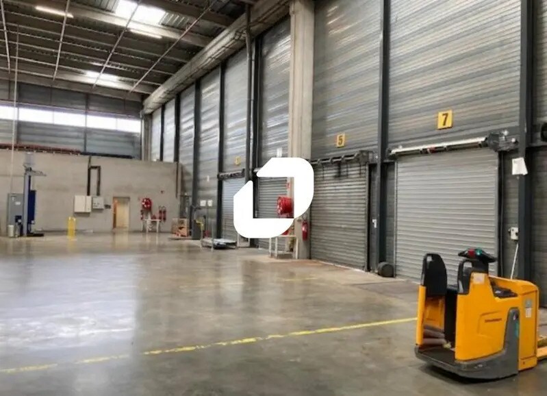 Industrial in Mions for lease - Building Photo - Image 2 of 16