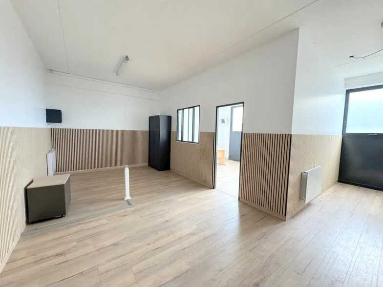 Flex in Herblay-sur-Seine for lease - Interior Photo - Image 3 of 9