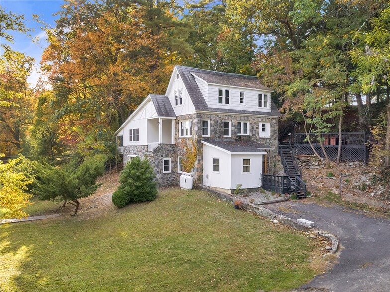 5951 Milford Rd, East Stroudsburg, PA à vendre - Photo du bâtiment - Image 2 de 41