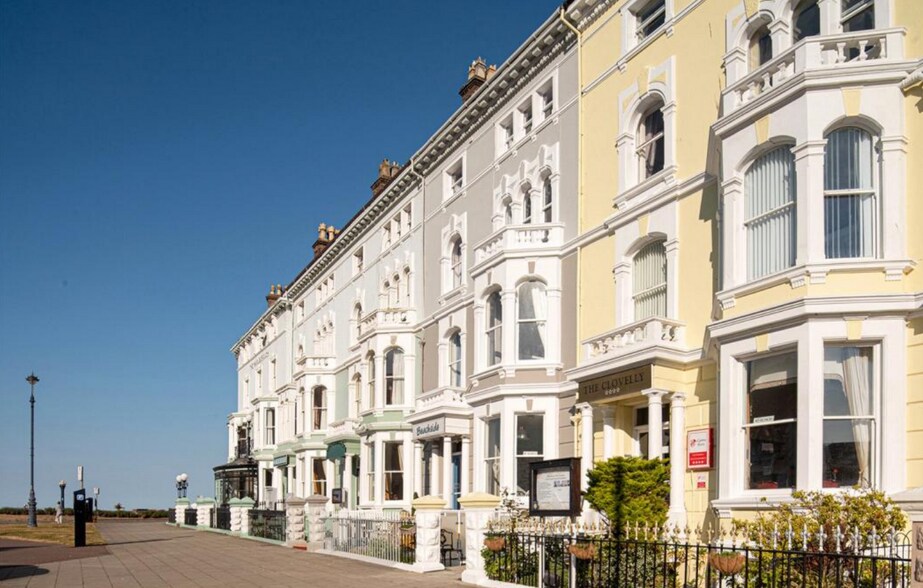 12 South Parade, Llandudno à vendre - Photo du bâtiment - Image 2 de 8