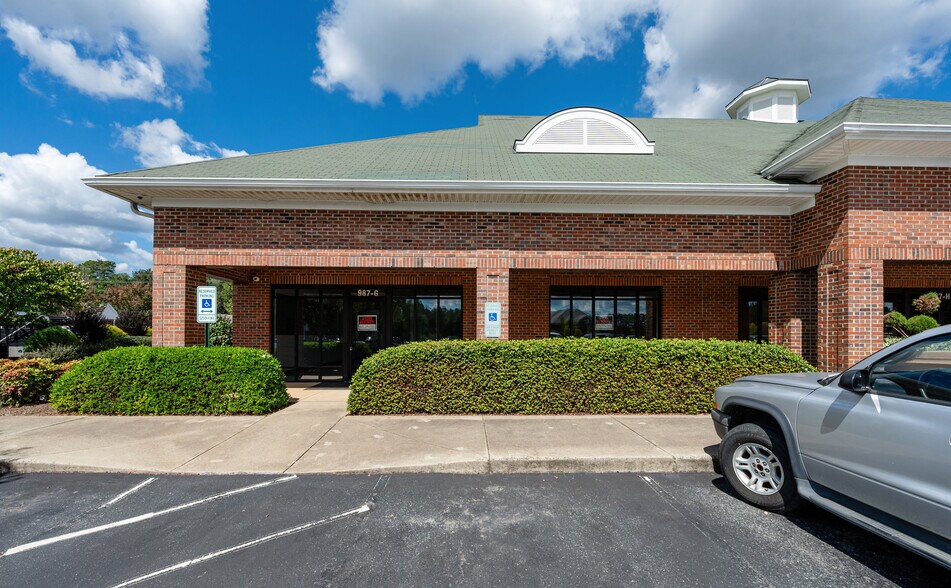 987 East St, Pittsboro, NC à louer - Photo du bâtiment - Image 3 de 8