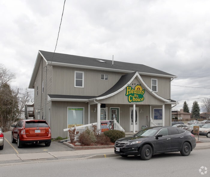 13-15 John St W, Bradford West Gwillimbury, ON à louer - Photo du bâtiment - Image 2 de 2