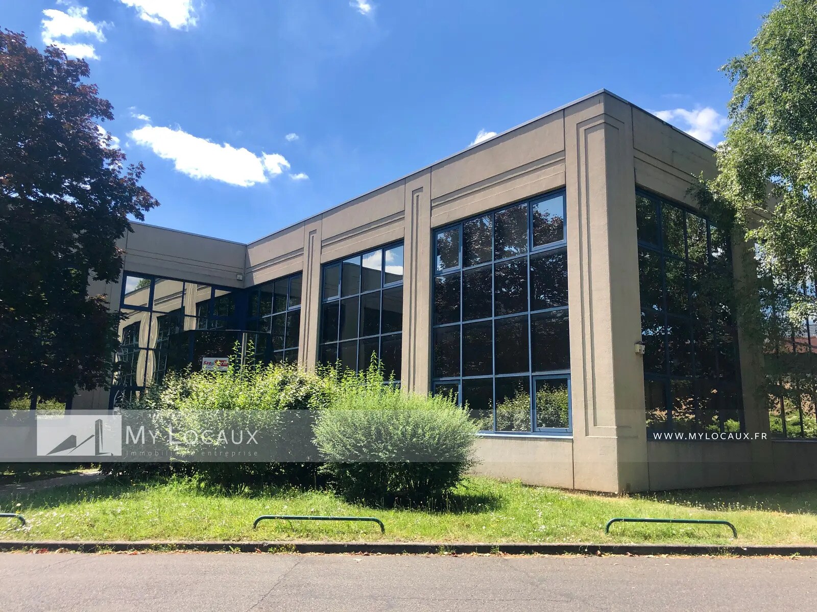 Flex in Villeneuve-la-Garenne for lease Building Photo- Image 1 of 5