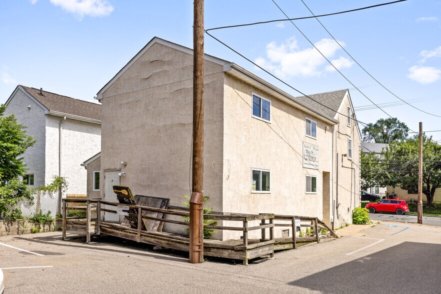 7026 Ridge Ave, Philadelphia, PA à vendre - Photo du bâtiment - Image 3 de 25