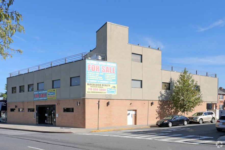 26-19 Francis Lewis Blvd, Flushing, NY à louer - Photo du bâtiment - Image 3 de 12