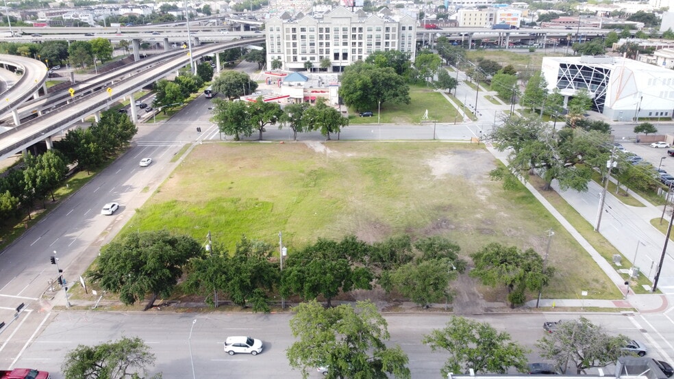 Block 360, SSBB, Houston, TX à vendre - Photo du bâtiment - Image 3 de 4