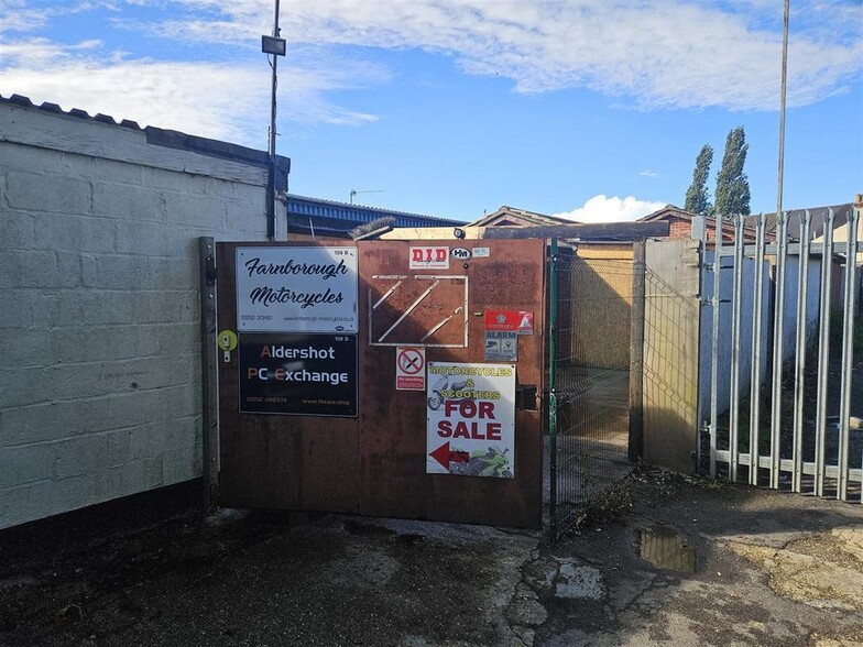 151 Ash Rd, Aldershot for lease - Building Photo - Image 2 of 15