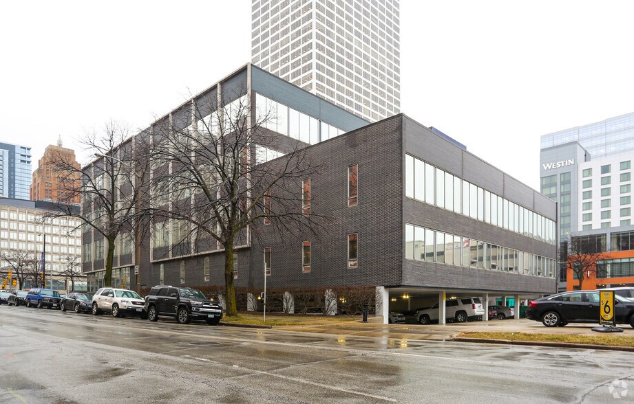 615 E Michigan St, Milwaukee, WI à vendre - Photo du bâtiment - Image 2 de 5