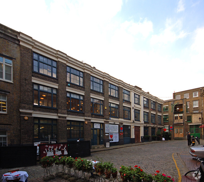 3-5 Bleeding Heart Yard, London for lease - Building Photo - Image 1 of 2