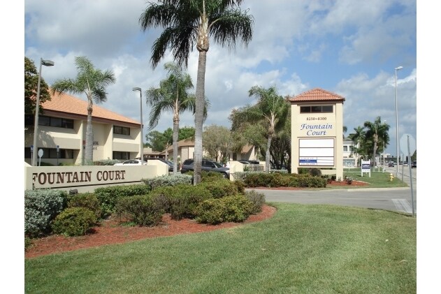 8250-8270 College Pky, Fort Myers, FL à louer - Photo du bâtiment - Image 2 de 6