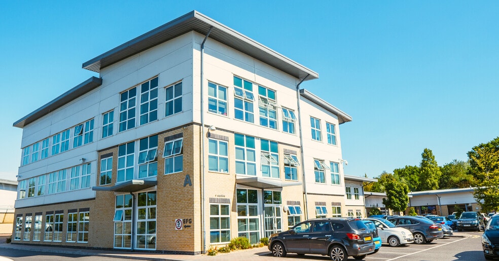 Holyrod Clos, Poole for lease - Building Photo - Image 1 of 7