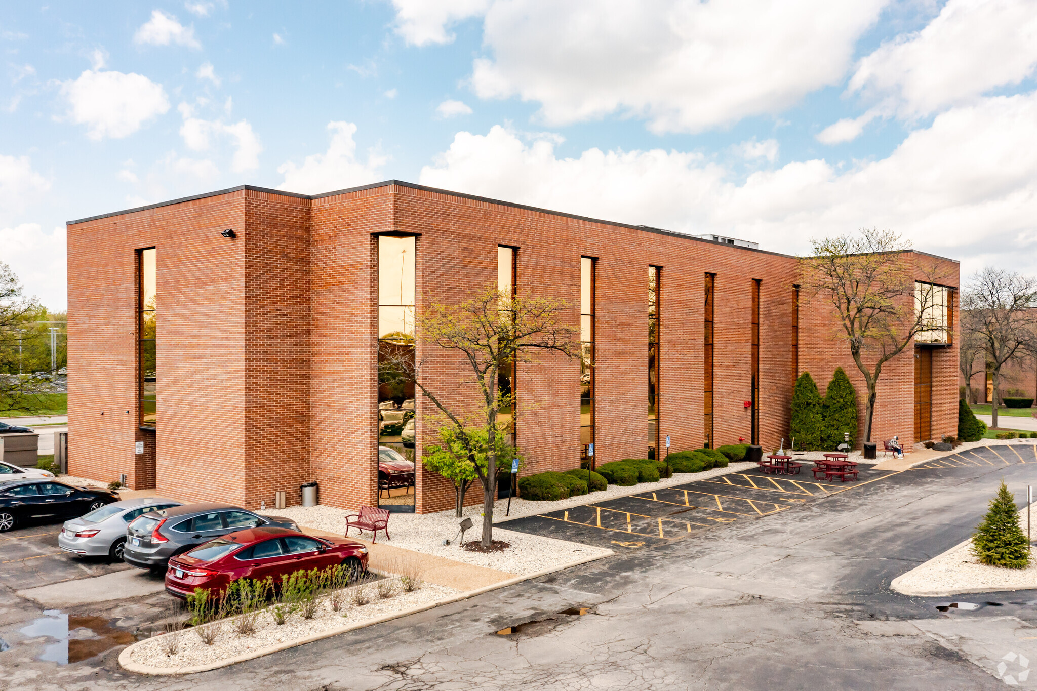 970 N Oak Lawn Ave, Elmhurst, IL for lease Building Photo- Image 1 of 5