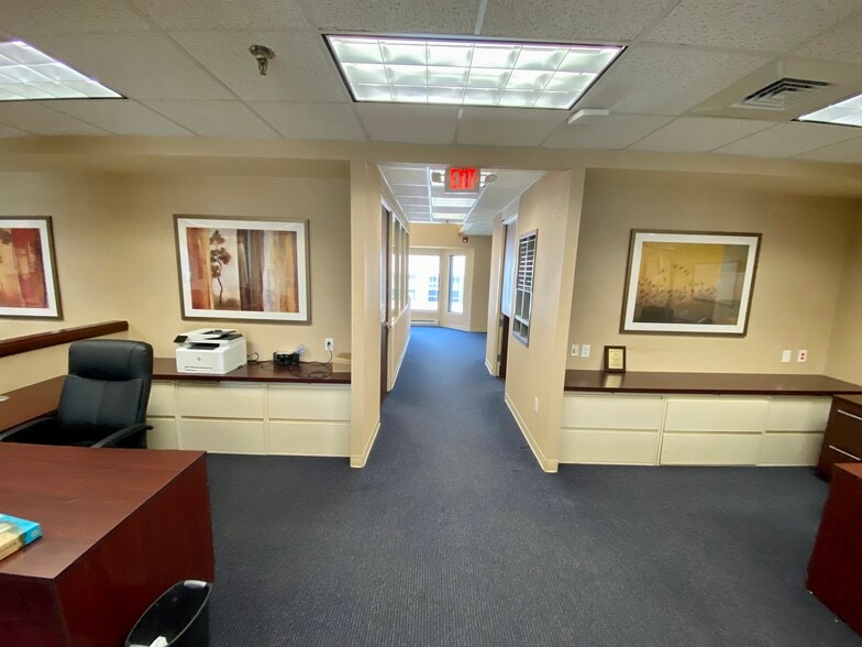 75 Danbury Rd, Ridgefield, CT for lease - Interior Photo - Image 3 of 7