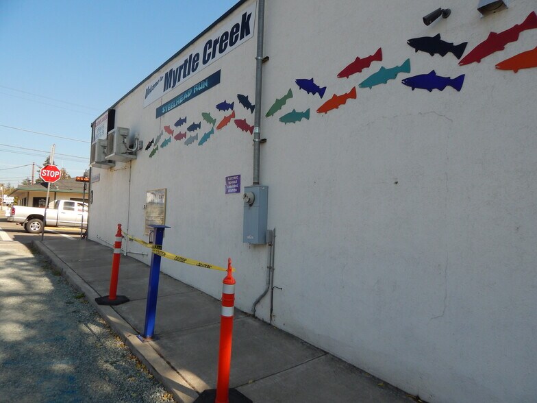 236 N Main St, Myrtle Creek, OR à vendre - Photo du bâtiment - Image 2 de 8