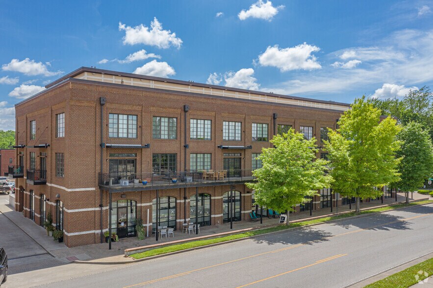 320 Liberty Pike, Franklin, TN à louer - Photo du bâtiment - Image 2 de 4