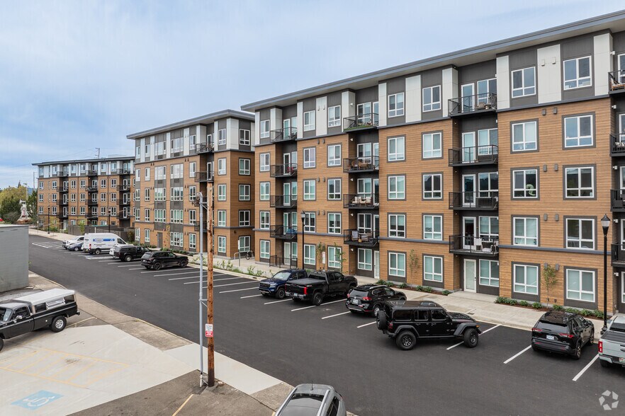 12230 SW Broadway St, Beaverton, OR à louer - Photo du bâtiment - Image 2 de 11