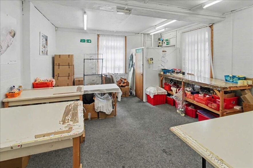 King St, Eastwood for sale - Interior Photo - Image 2 of 17